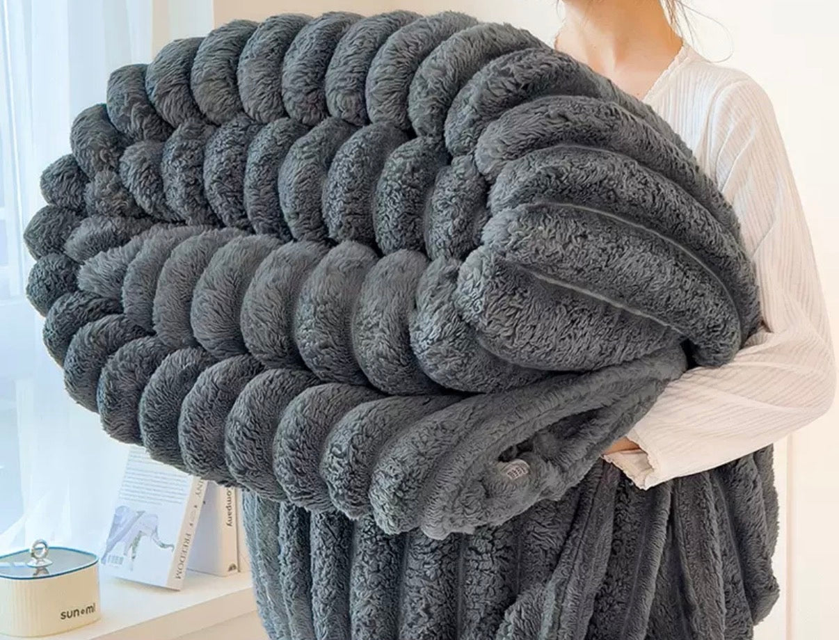 SweepSleep® SnugCloud Blanket