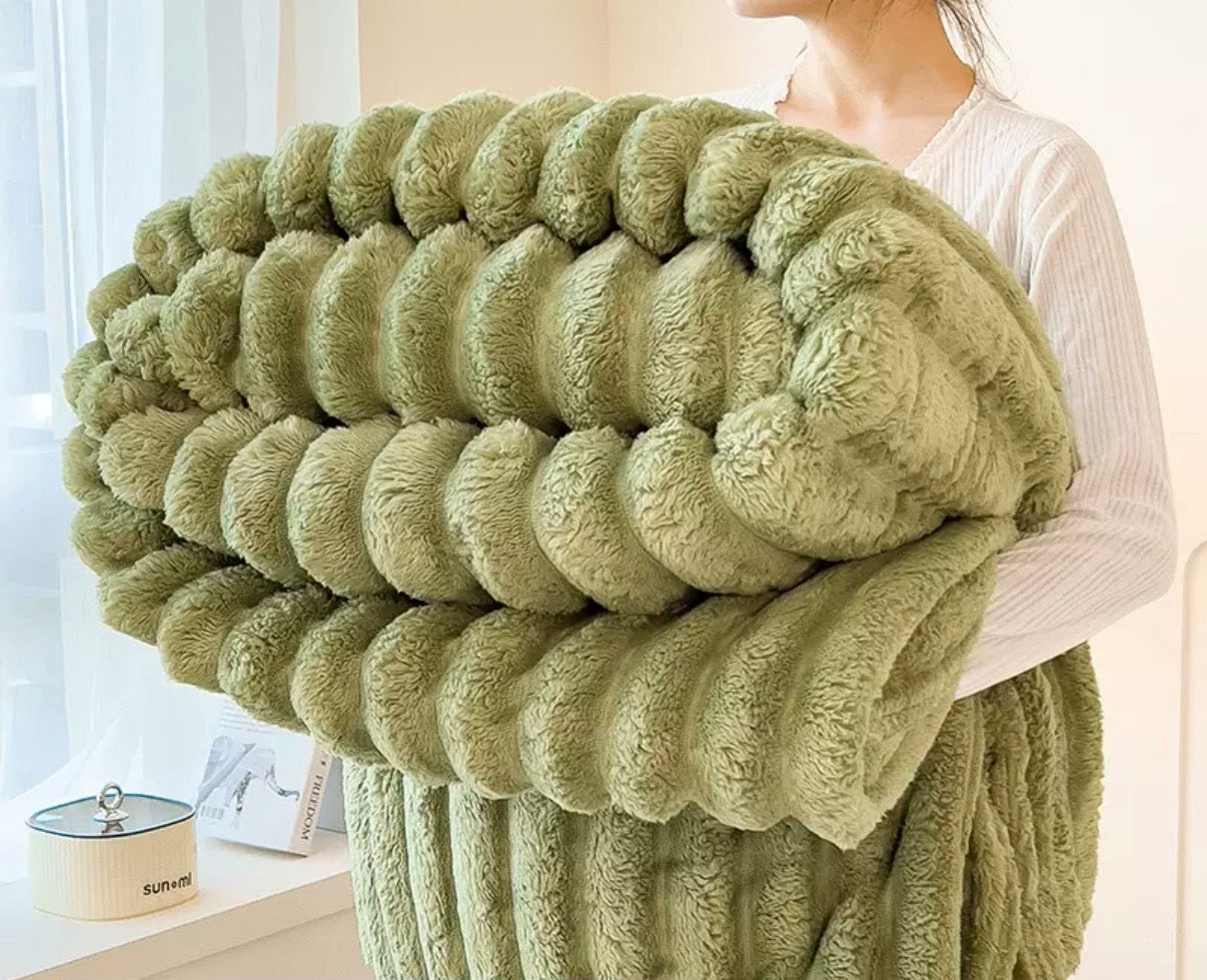 SweepSleep® SnugCloud Blanket