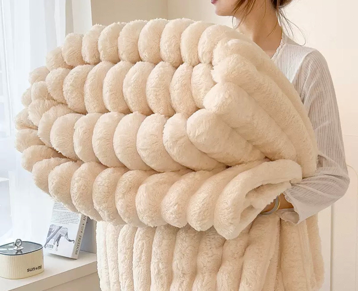 SweepSleep® SnugCloud Blanket