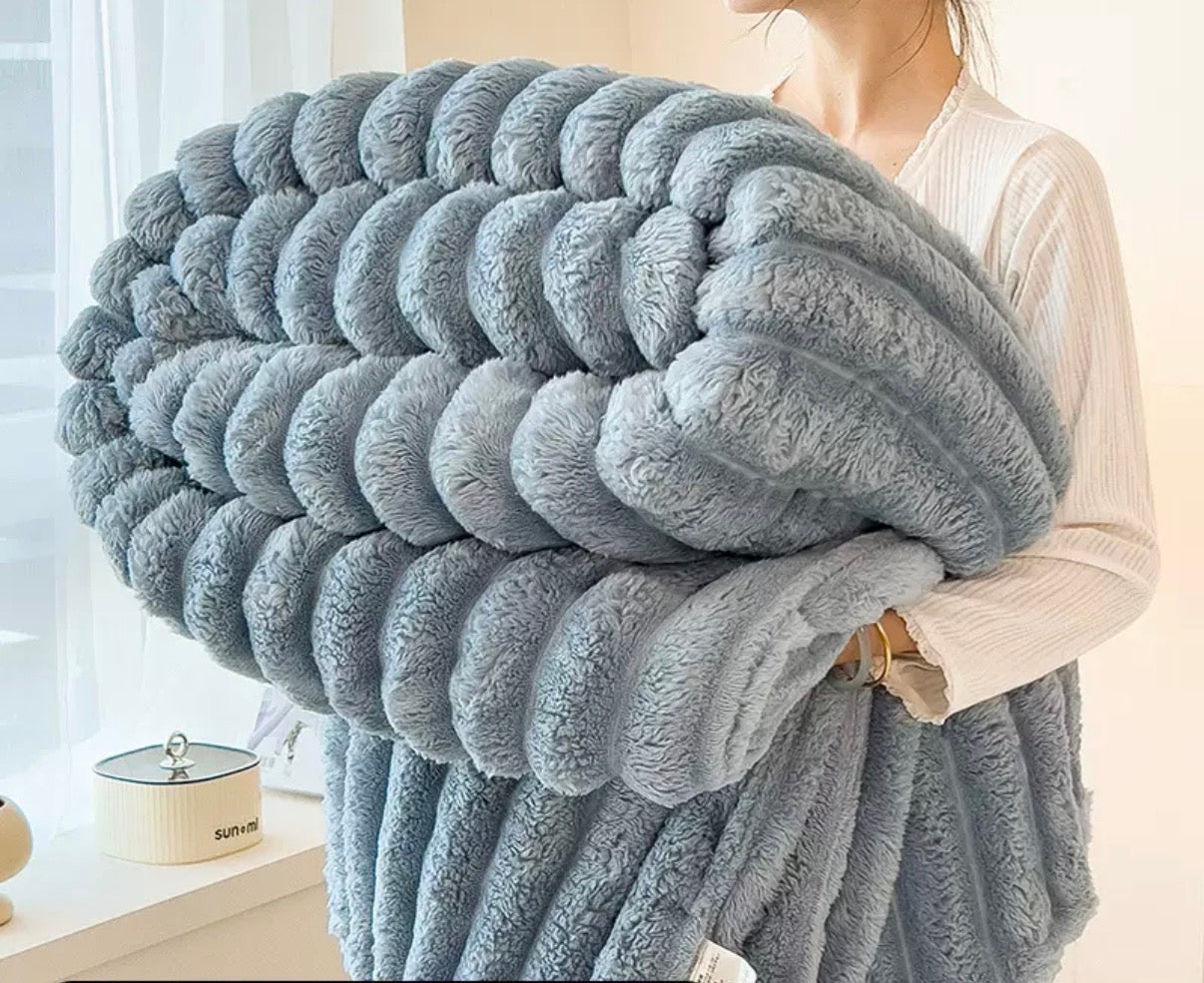 SweepSleep® SnugCloud Blanket