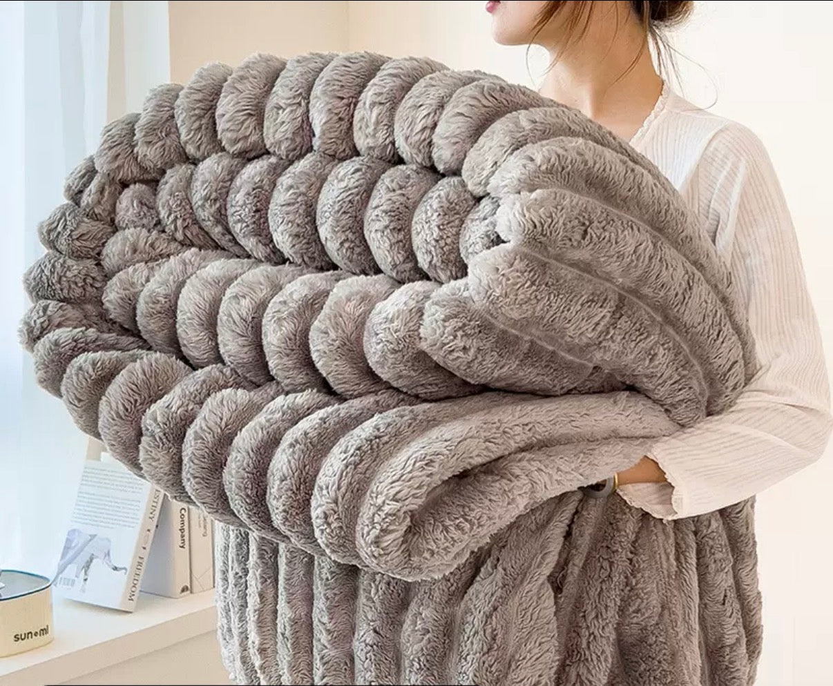 SweepSleep® SnugCloud Blanket