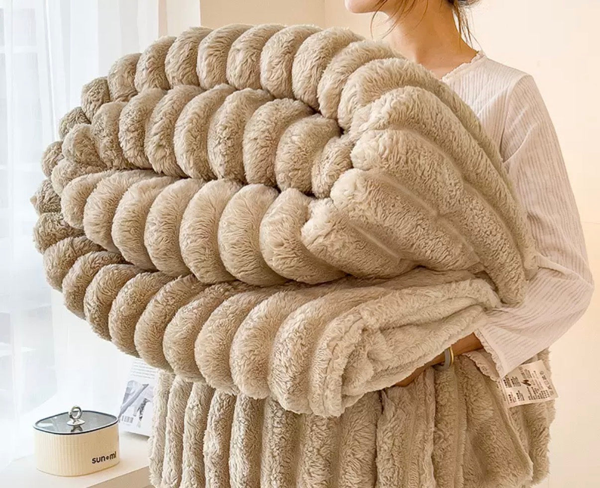 SweepSleep® SnugCloud Blanket